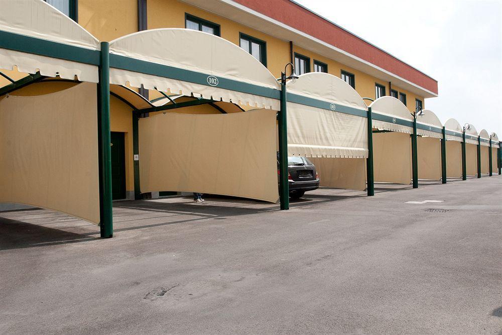 马克西姆酒店 安佐拉德莱米拉 外观 照片